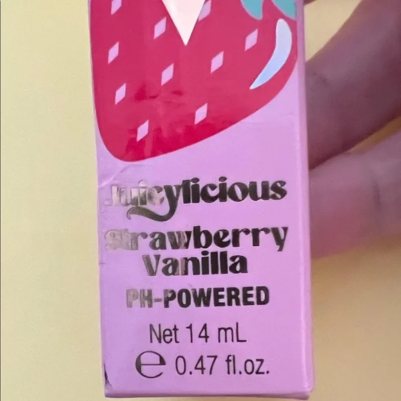 Charlotte Tilbury Lip Gloss in Strawberry Pink - Picture 3 of 3